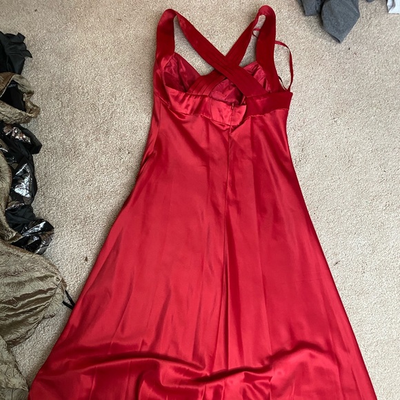 red gown - Picture 2 of 2